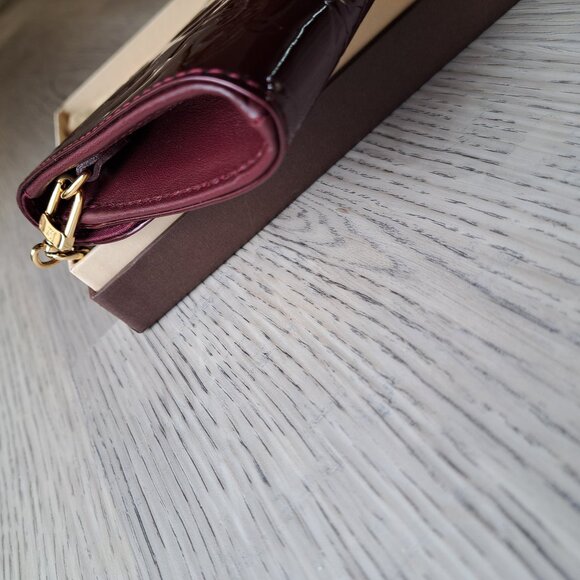 Louis Vuitton Vernis Eggplant Clutch / Hand Purse with strap - Picture 9 of 12